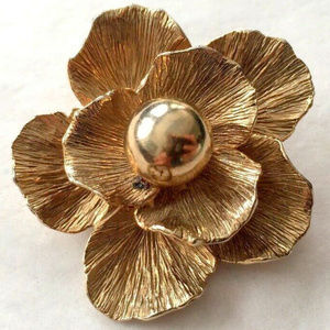Vintage Jewelry - vintage gold tone flower brooch pin Vintage Jewelry - vintage gold tone flower brooch pin